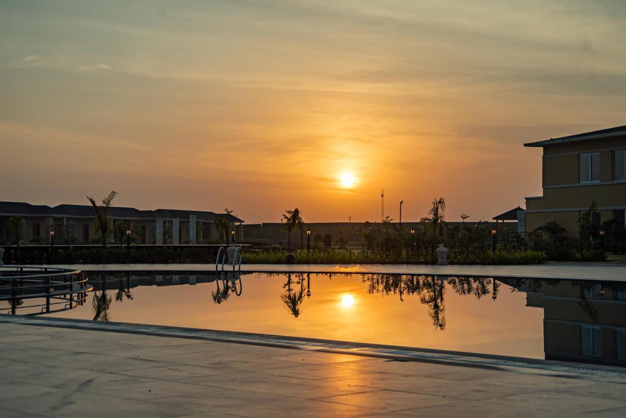 Hawthorn Suites By Wyndham Dwarka Екстер'єр фото