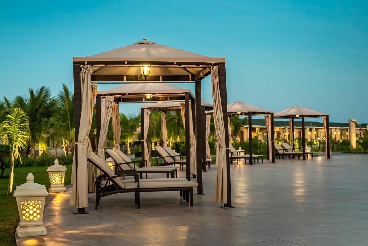 Hawthorn Suites By Wyndham Dwarka Екстер'єр фото