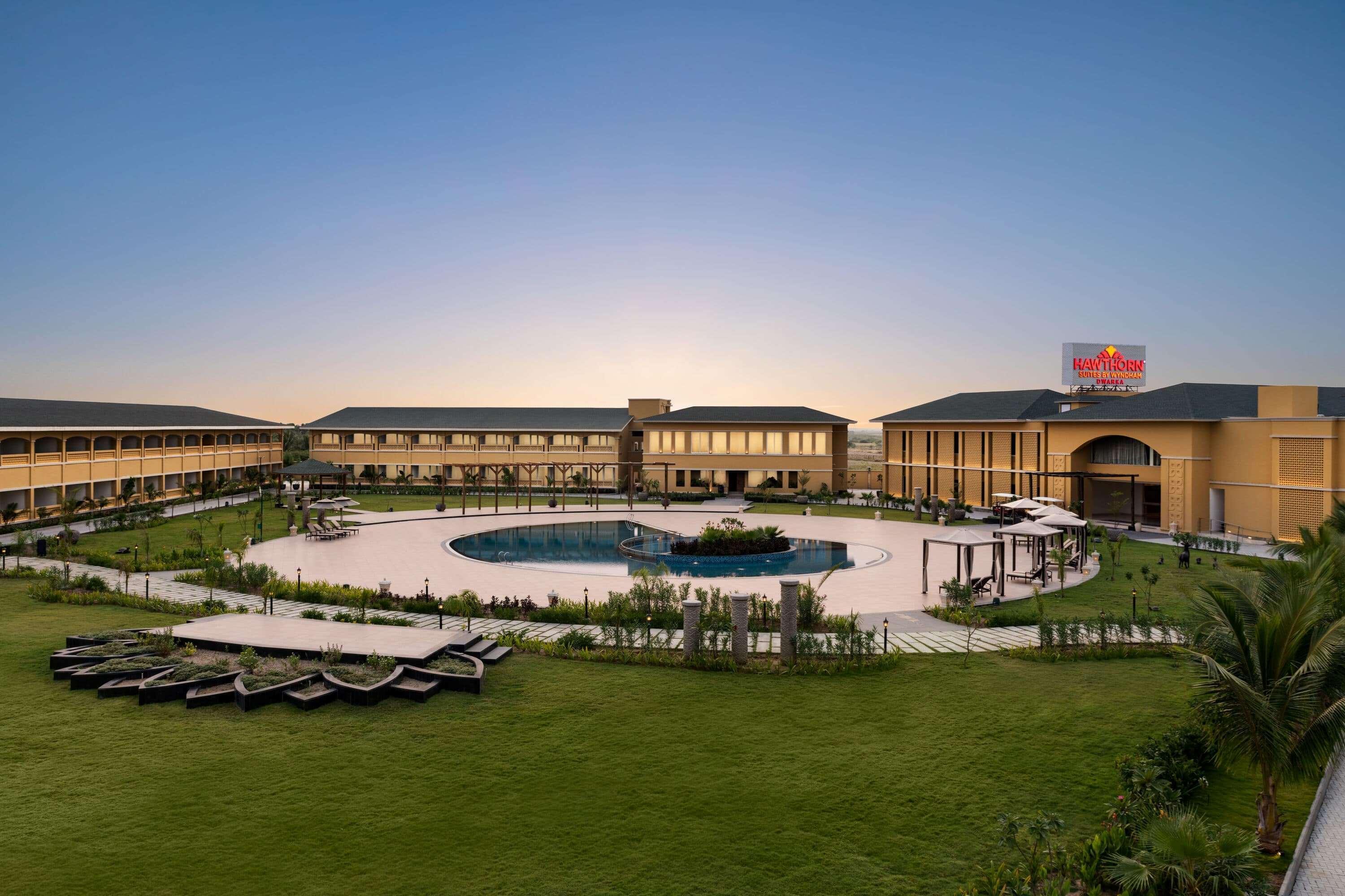Hawthorn Suites By Wyndham Dwarka Екстер'єр фото
