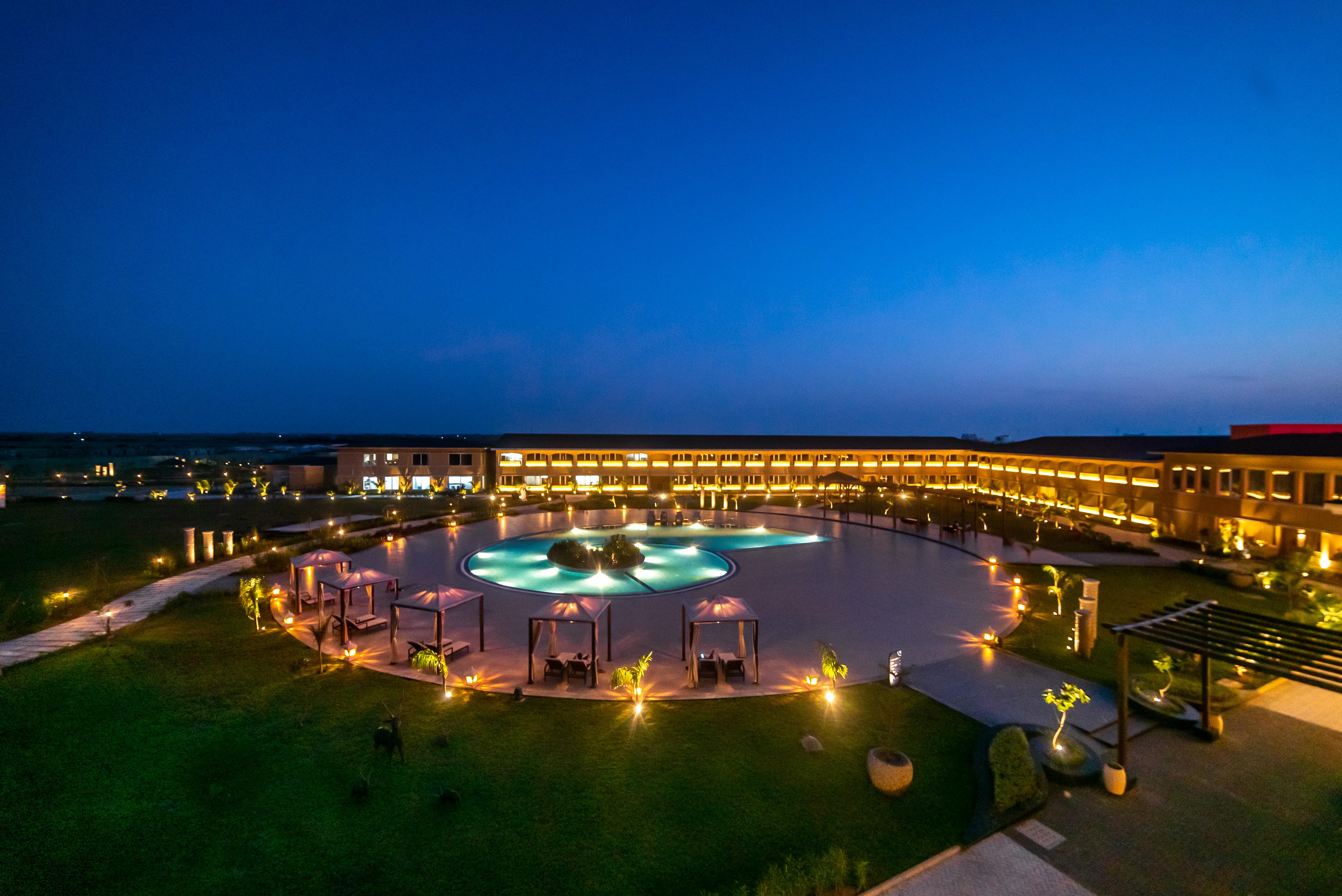Hawthorn Suites By Wyndham Dwarka Екстер'єр фото