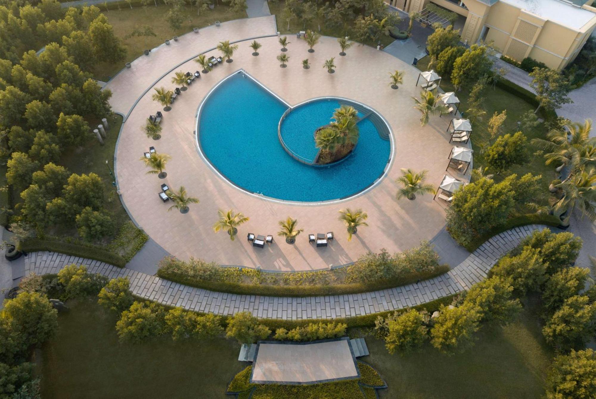 Hawthorn Suites By Wyndham Dwarka Екстер'єр фото