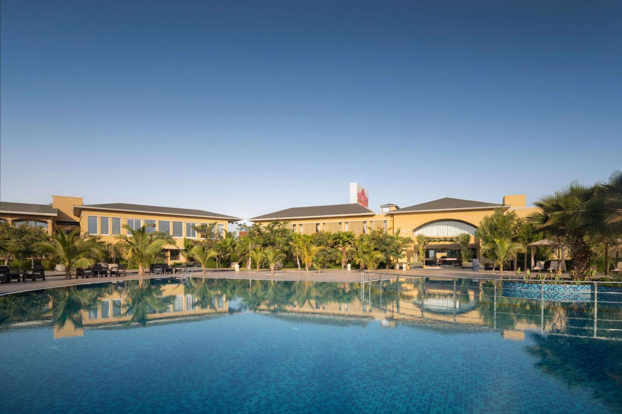 Hawthorn Suites By Wyndham Dwarka Екстер'єр фото