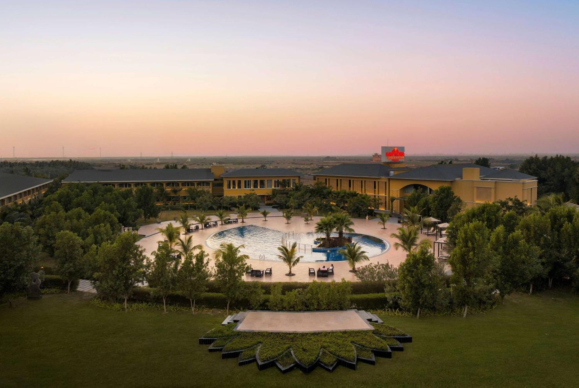 Hawthorn Suites By Wyndham Dwarka Екстер'єр фото