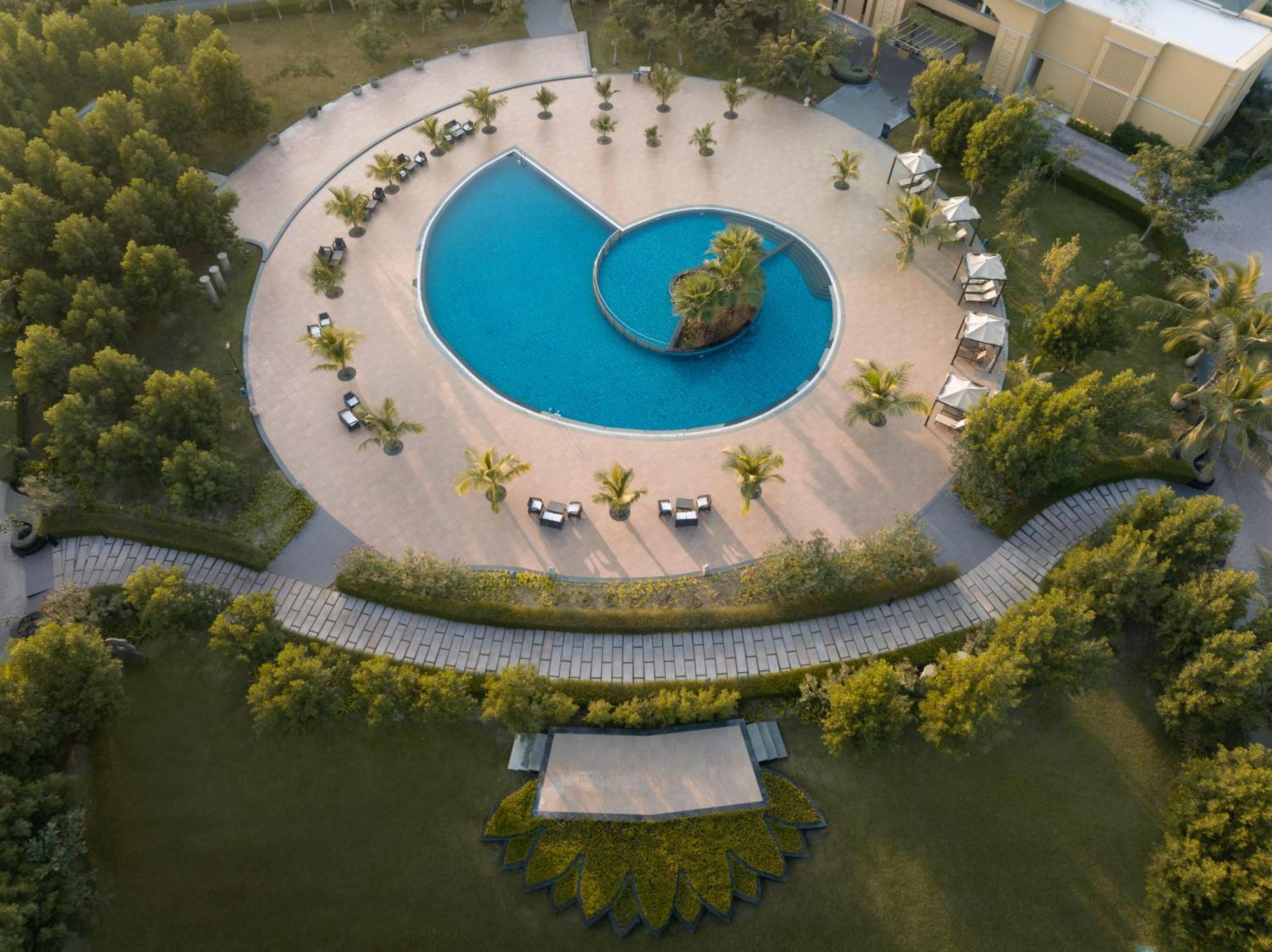 Hawthorn Suites By Wyndham Dwarka Екстер'єр фото