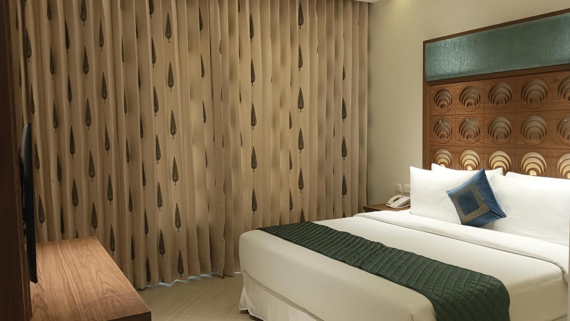 Hawthorn Suites By Wyndham Dwarka Екстер'єр фото